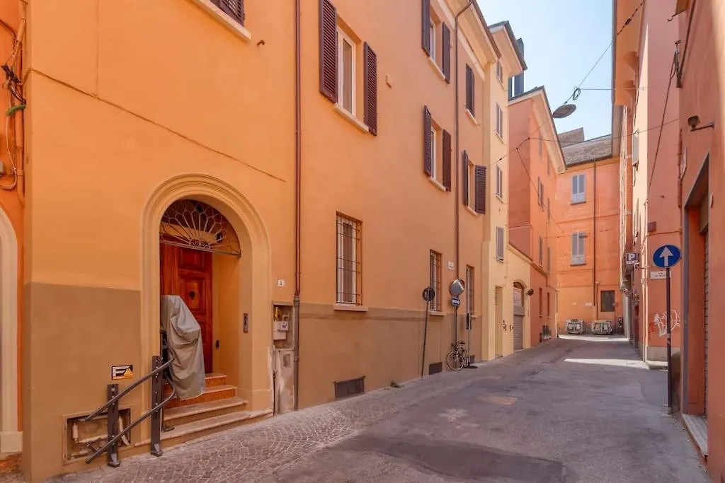 Апартаменты Carbonara Palace 5 - Luxury Comfort Under Medieval Towers Болонья