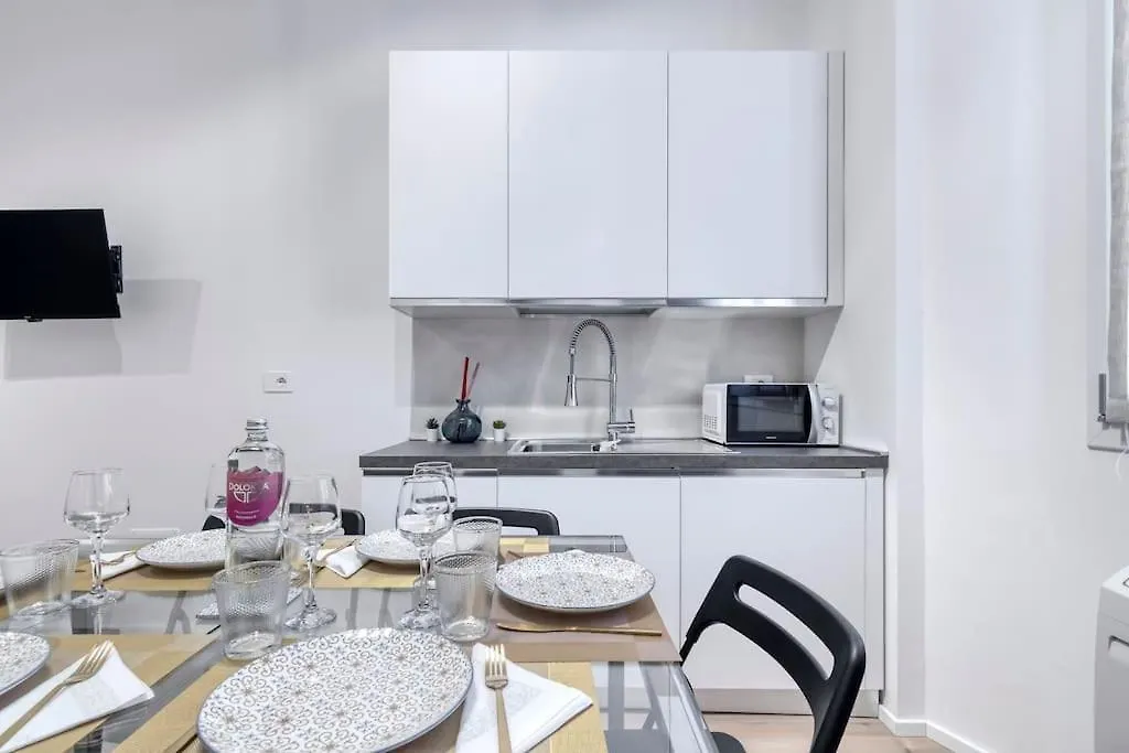 Carbonara Palace 5 - Luxury Comfort Under Medieval Towers Болонья Апартаменты