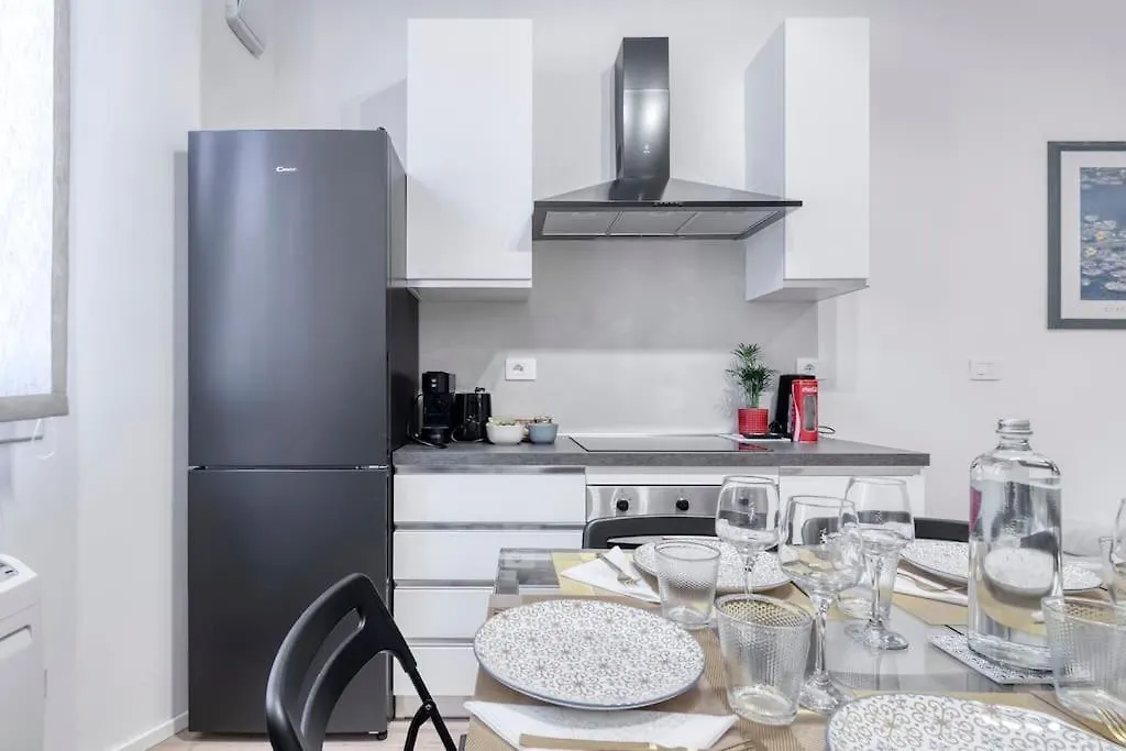 Апартаменты Carbonara Palace 5 - Luxury Comfort Under Medieval Towers Болонья