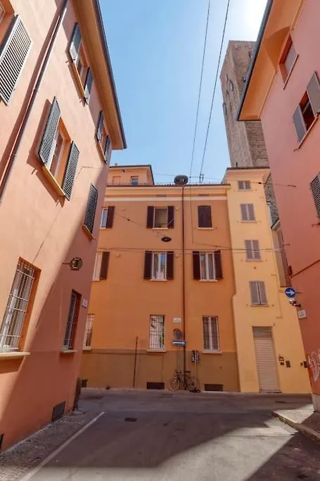 Carbonara Palace 5 - Luxury Comfort Under Medieval Towers Болонья